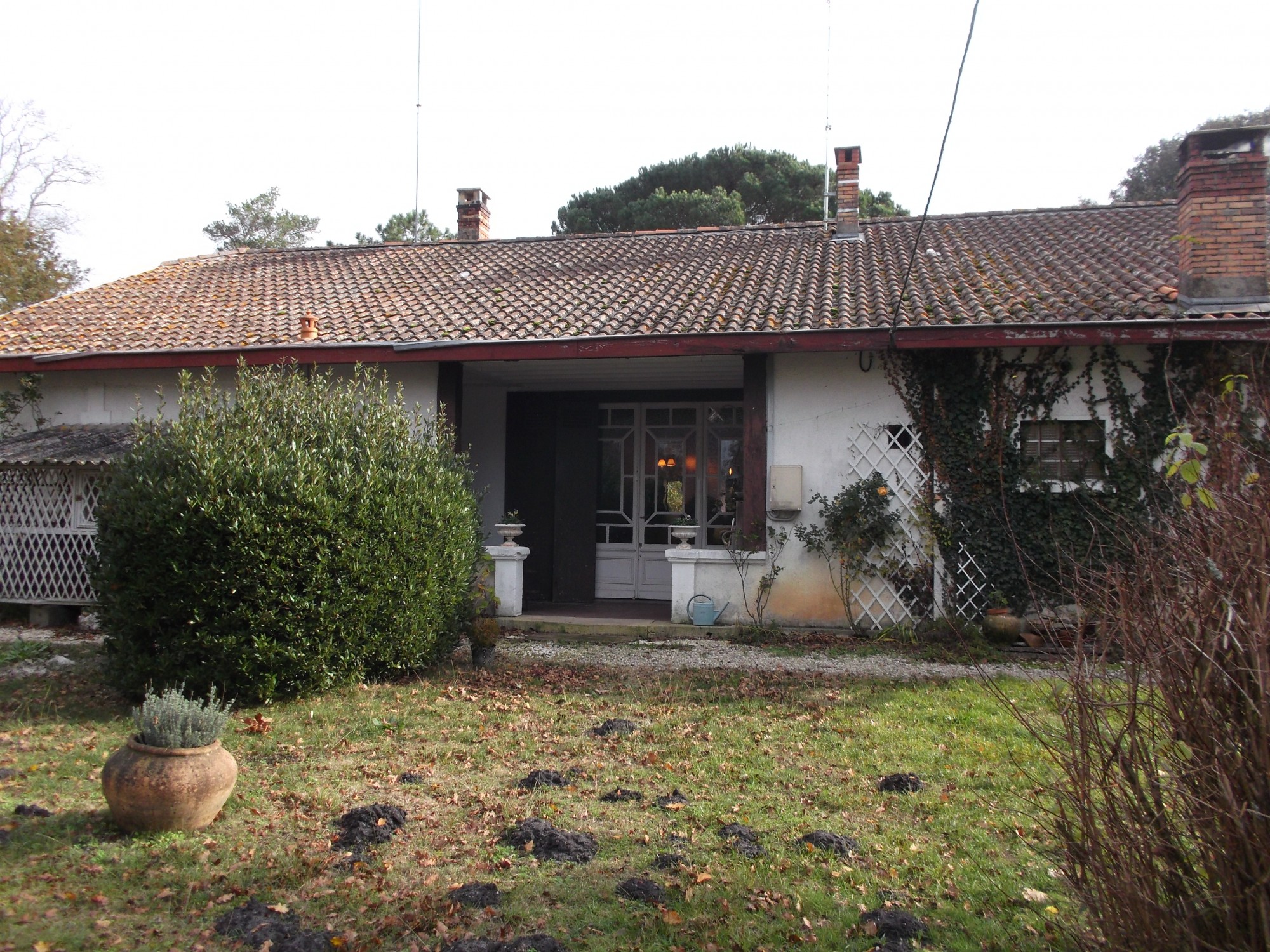 Petite maison de plain pied avec 2 chambres à vendre proche Castelnau-de-Médoc
